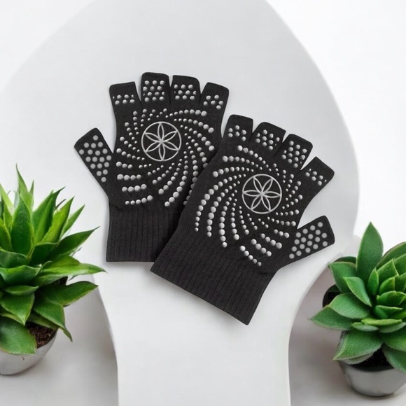 🆕Gaiam Yoga  Gloves - Picture 3 of 16